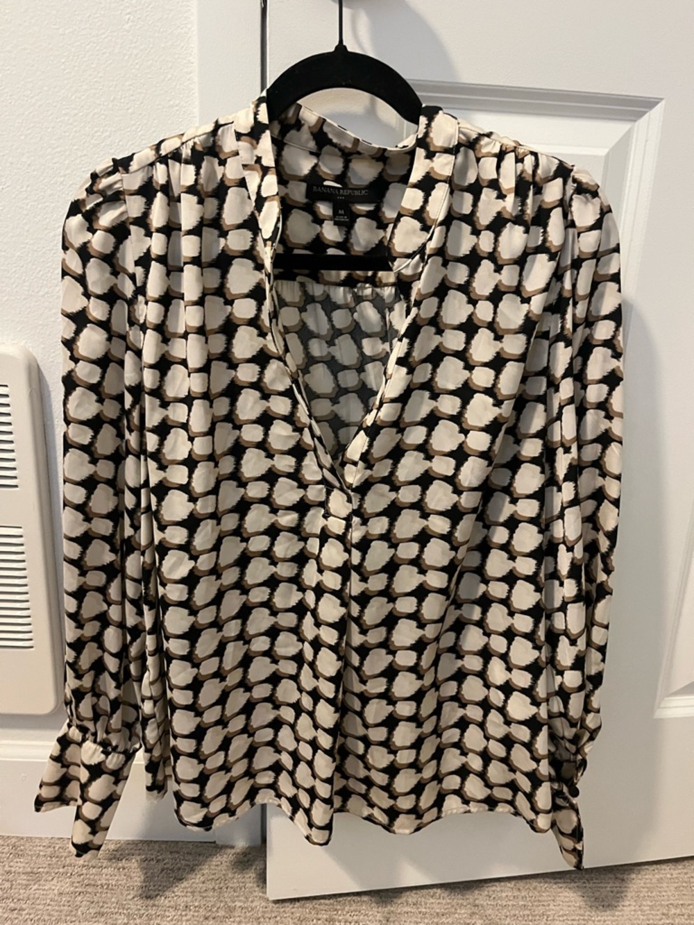 Banana Republic Black and Cream Printed V-Neck Blouse